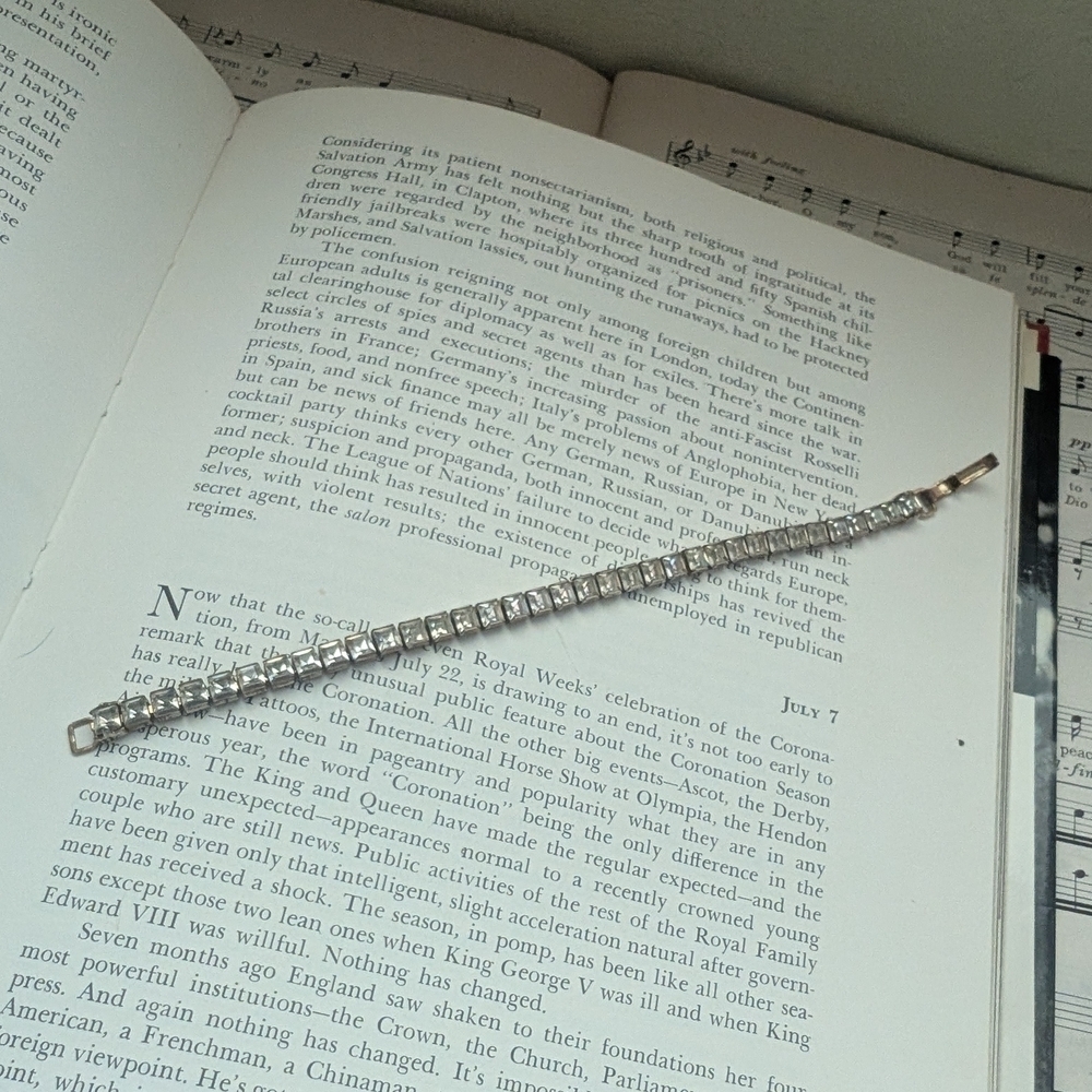 Elegant Silver Rhinestone Bracelet - Picture 6 of 12